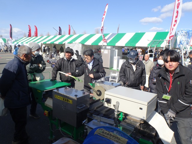 「スマートＸ」が注目 長ネギ根切りを自動化　マツモト